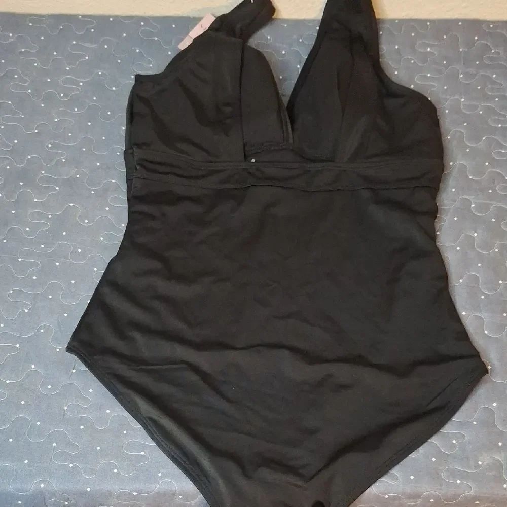 Serra Elegant Black Women's Swimsuit size medium NWT - Picture 2 of 6